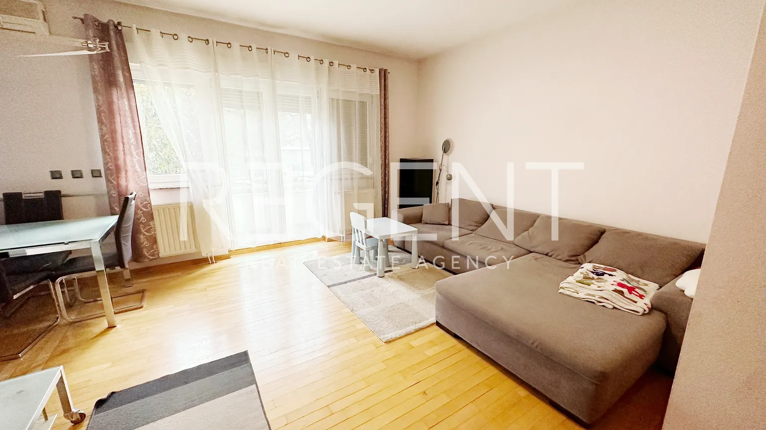 Záhreb, Špansko - Štvorizbový byt 91 m2 s dvomi loggiami
