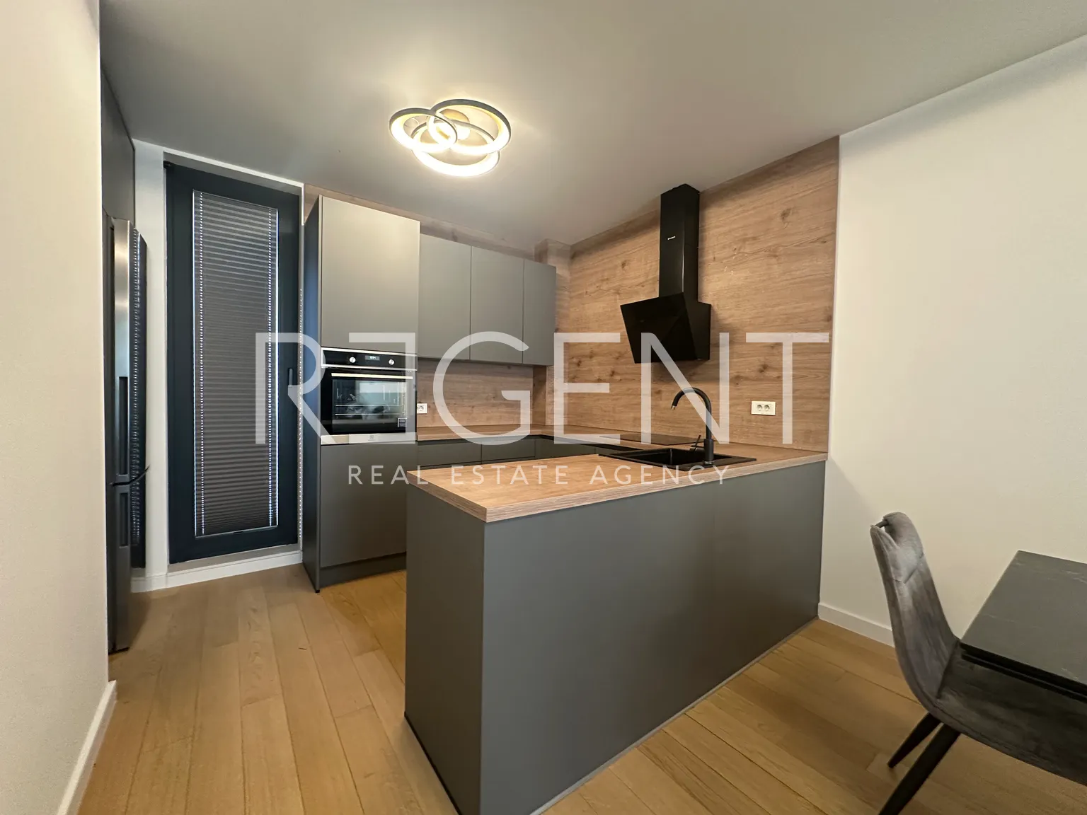 Záhřeb, Petrova - Moderní třípokojový byt 81 m2, pronájem