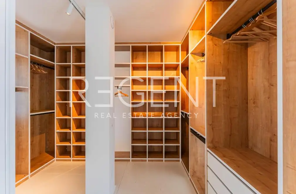 Zagreb, Šestine – Moderna obiteljska vila s bazenom