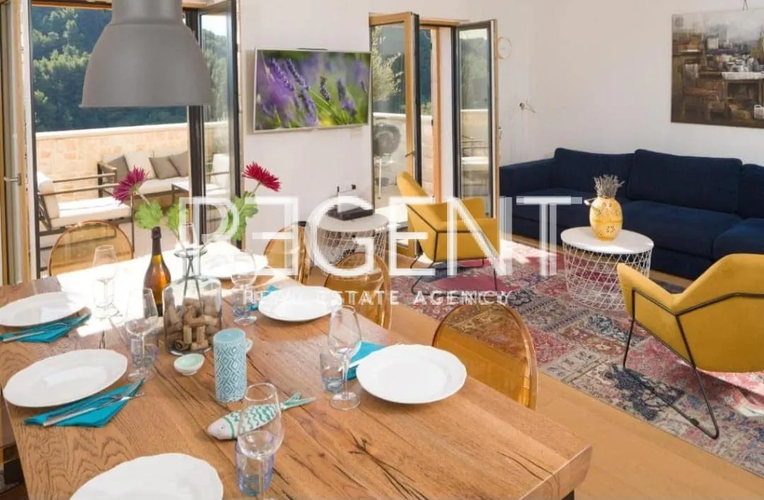 Hvar - villa in pietra dal design unico di 250m2