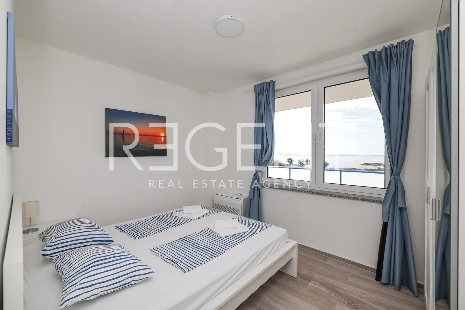 Privlaka - Dom szeregowy z basenem i tarasem na dachu.