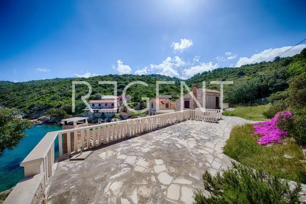 Komiža - Kamenný dom priamo pri mori