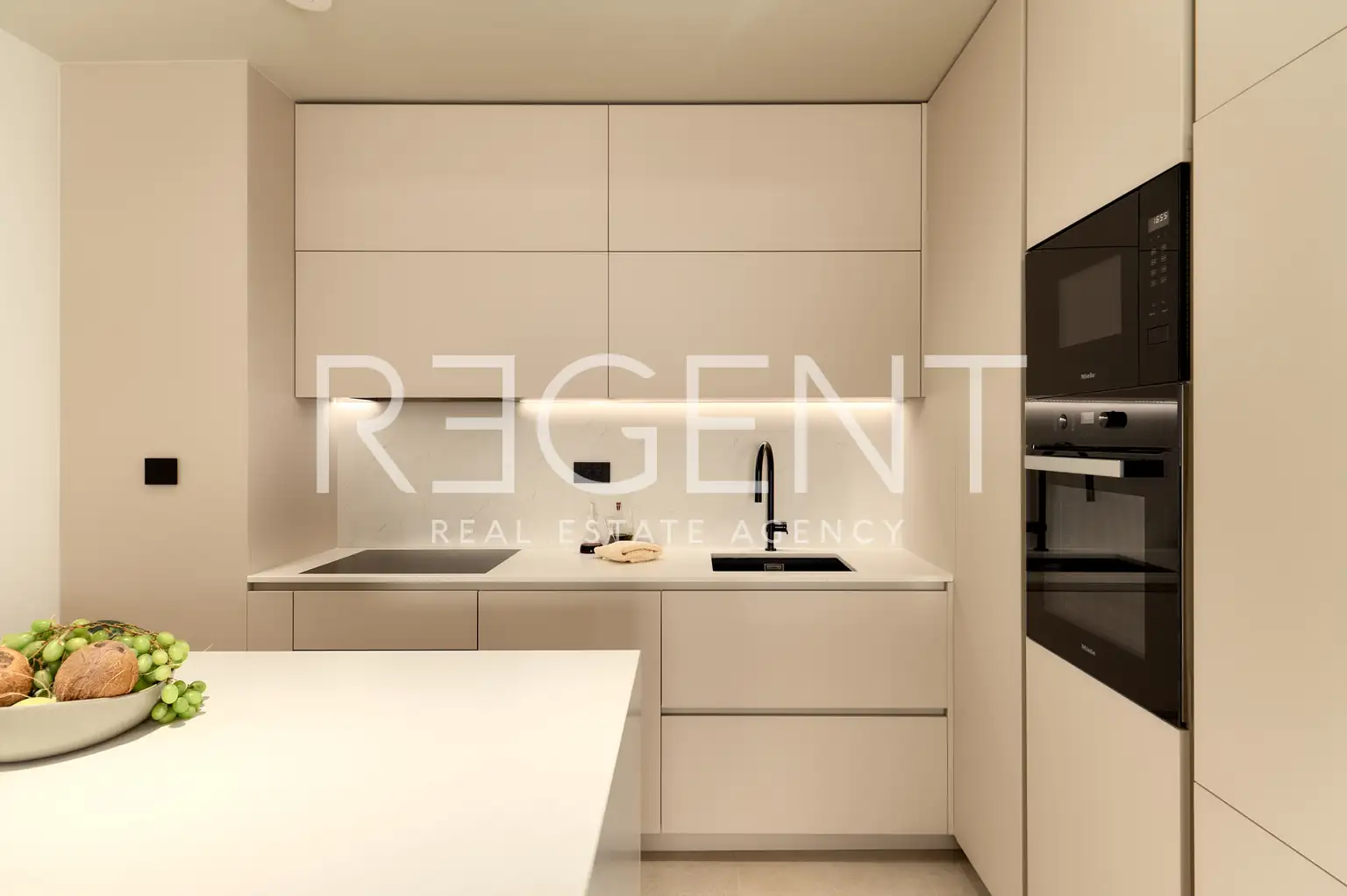 Split, Žnjan - Dvojizbový byt s loggiou a výhľadom na more