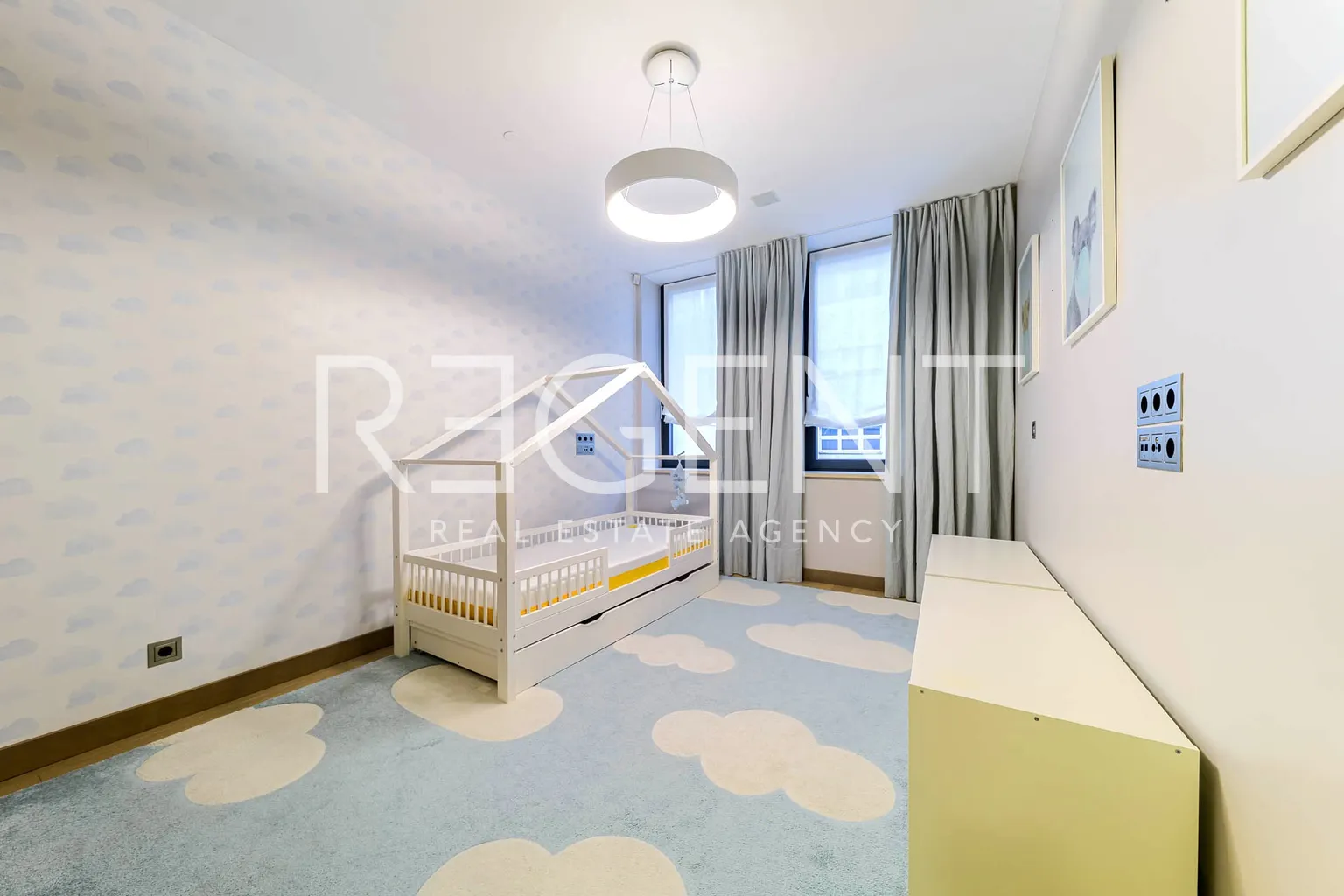 Zagreb, Cvetlični trg - Luksuzno štirisobno stanovanje v centru mesta 216 m2