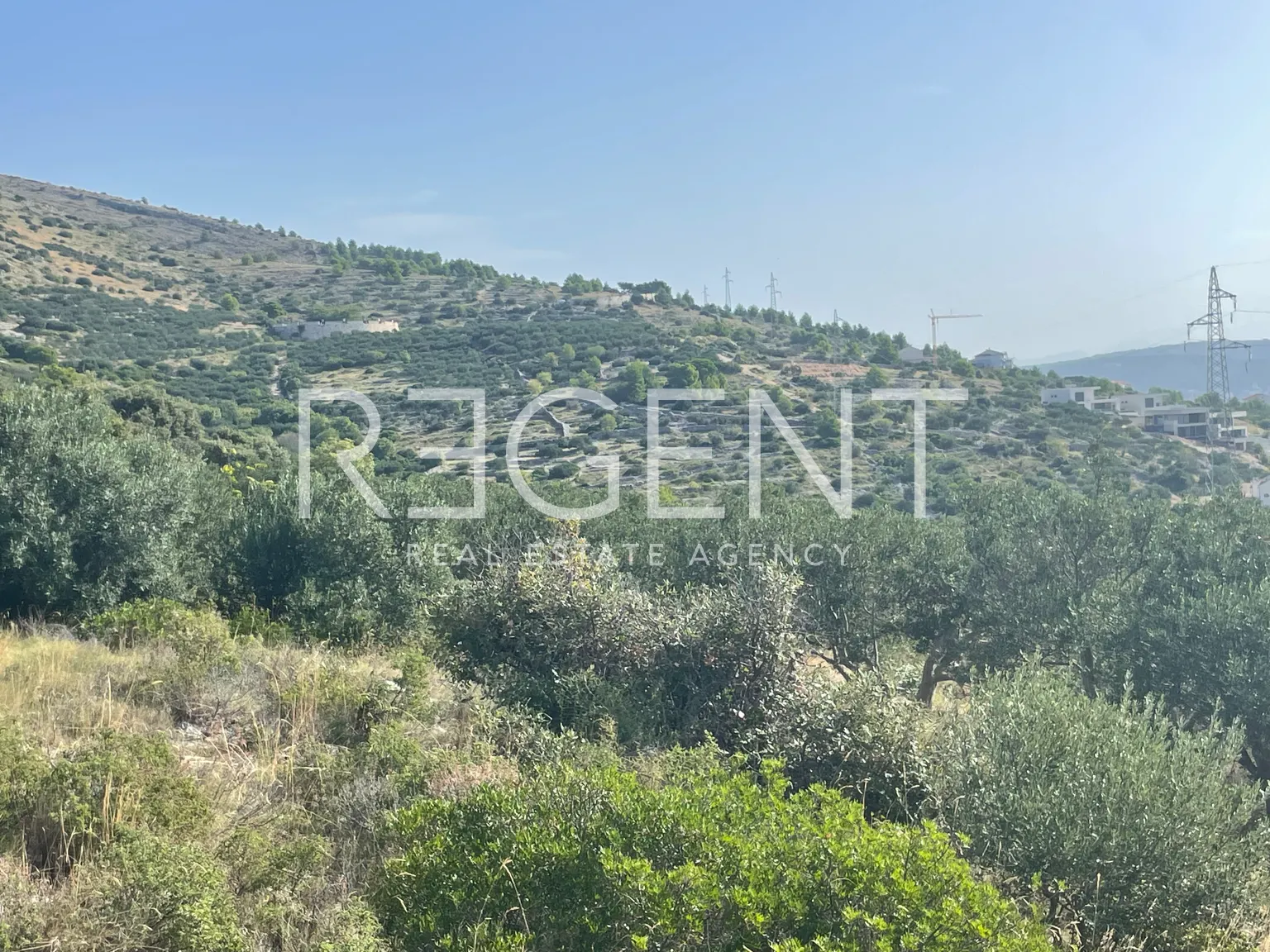 Trogir, Seget Vranjica - stavební pozemek 7400 m2