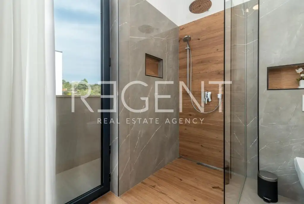 Trogir, Čiovo – Penthouse, 227 m² s 360° terasom i wellnessom
