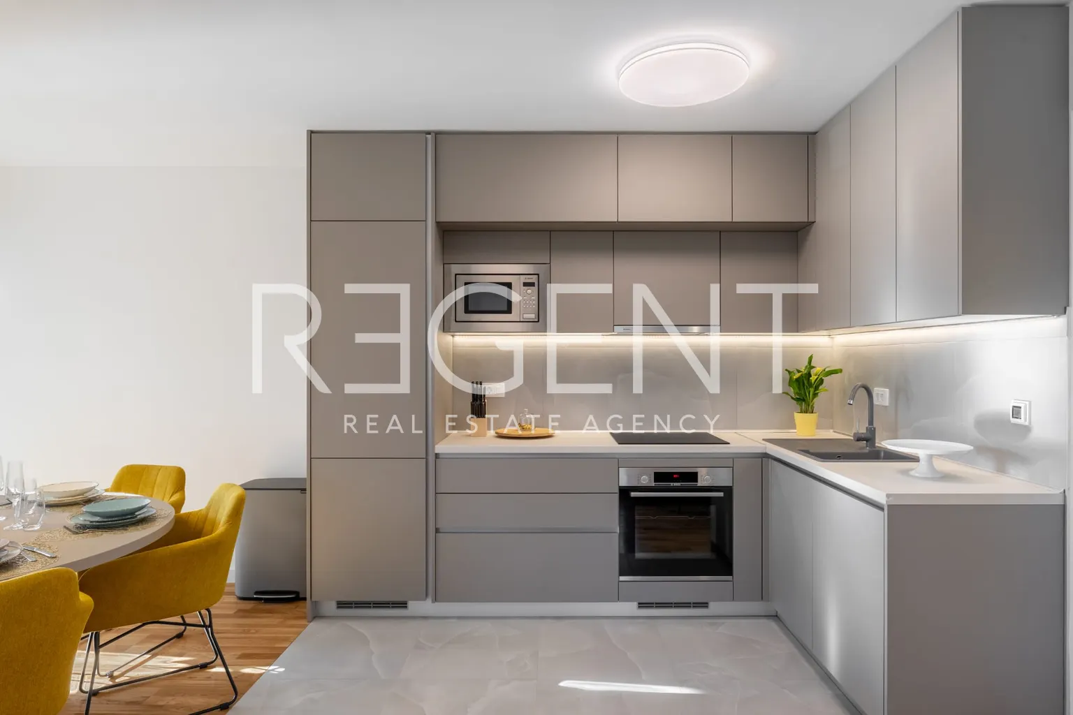 Split, Podstrana - Nowoczesny, przestronny apartament z ogrodem, Długoterminowo