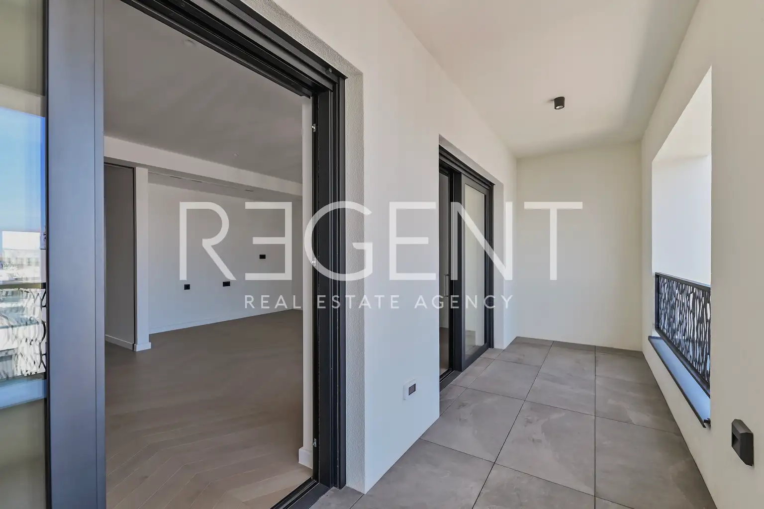 Zagreb, Nova cesta — četverosoban dvoetažni stan 164 m² s dvije garaže