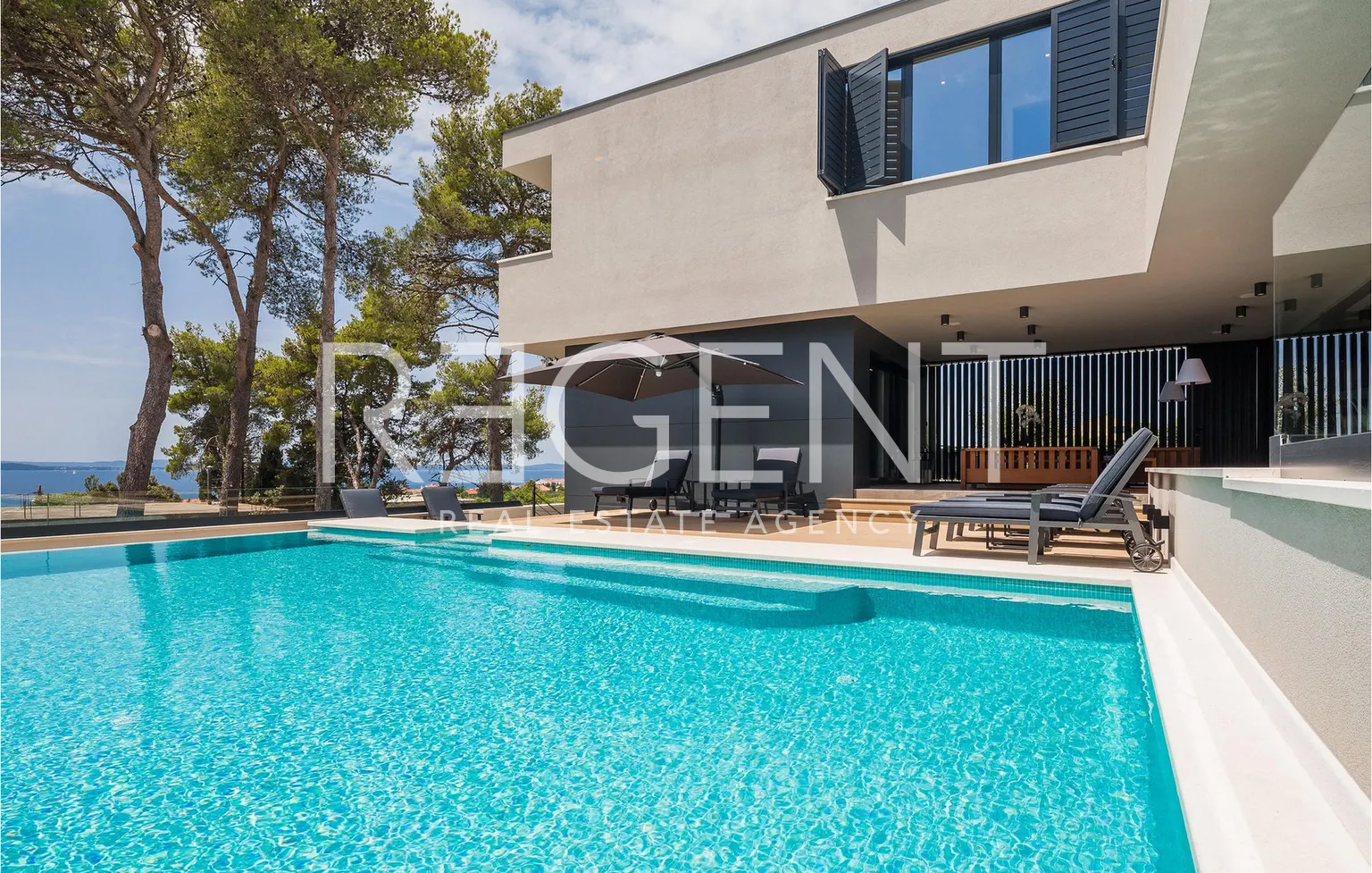 Zadar – Moderna vila okružena zelenilom s pogledom na more