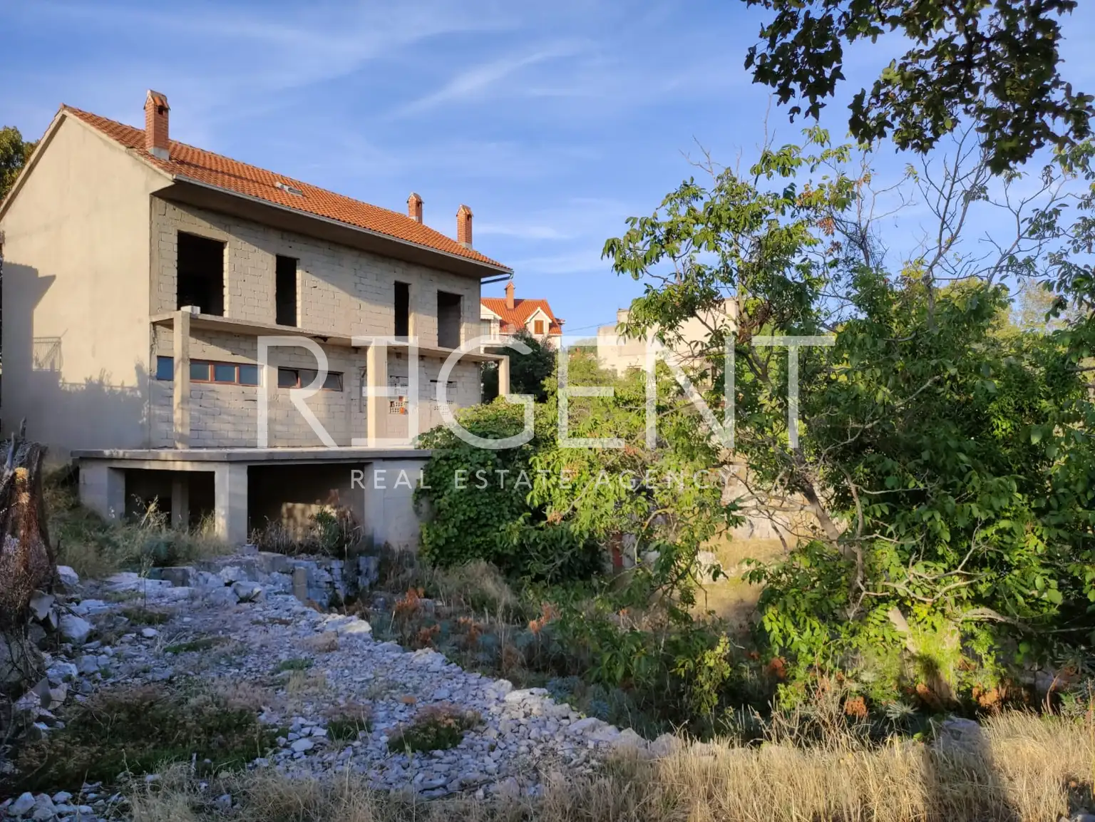 Brač, Gornji Humac - Detached house with two floors