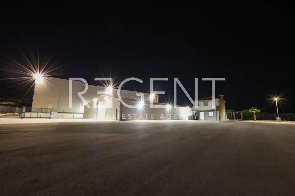 Trogir, Plano - obchodný priestor 500 m2