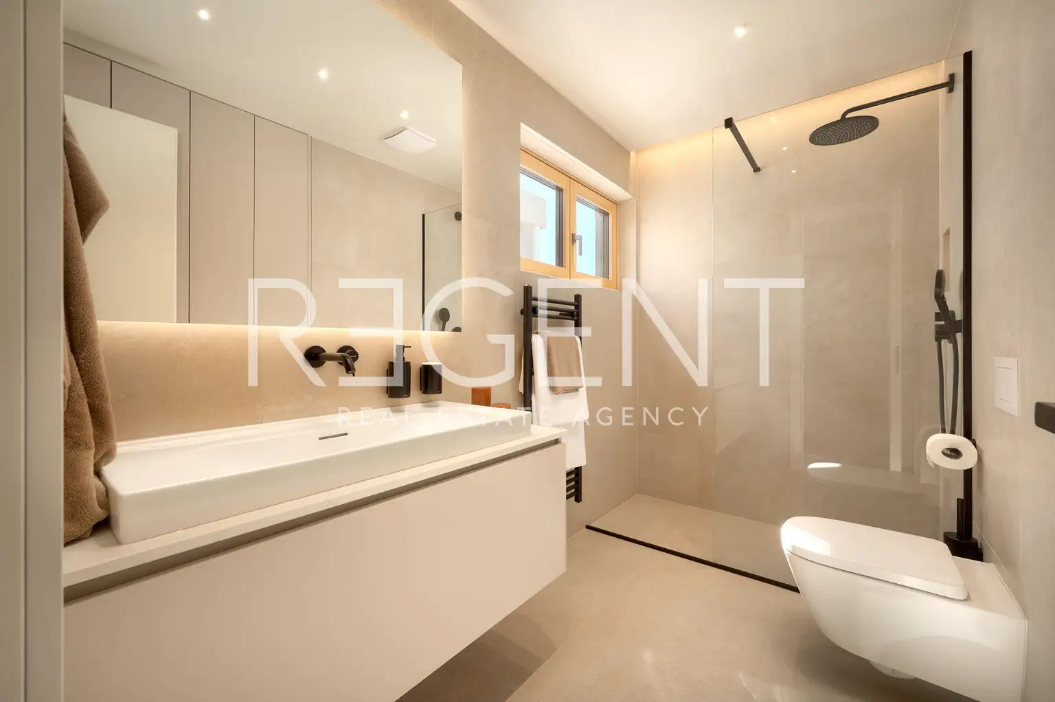 Split, Žnjan - Dvojizbový byt s loggiou a výhľadom na more