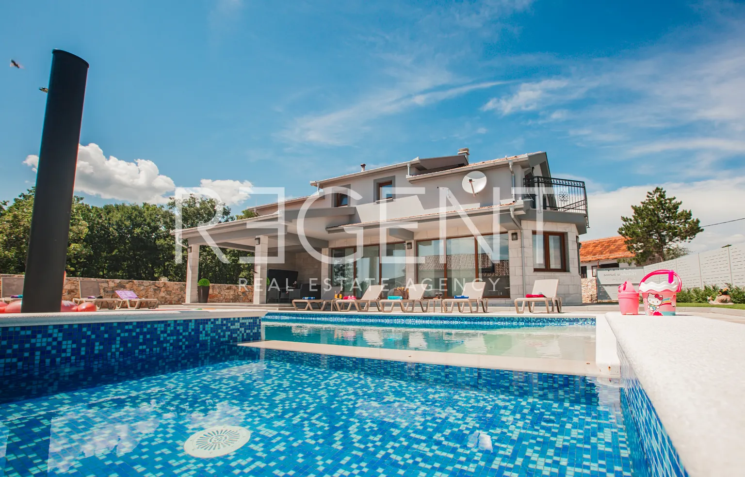Imotski, Proložac - Modernly decorated villa 277 m2 on a plot of 1360 m2 in a quiet environment