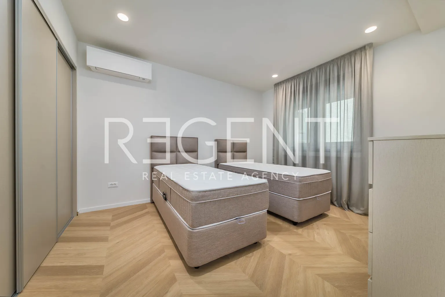 Záhřeb, Centrum – Luxusní dvoupodlažní penthouse 150 m² k pronájmu