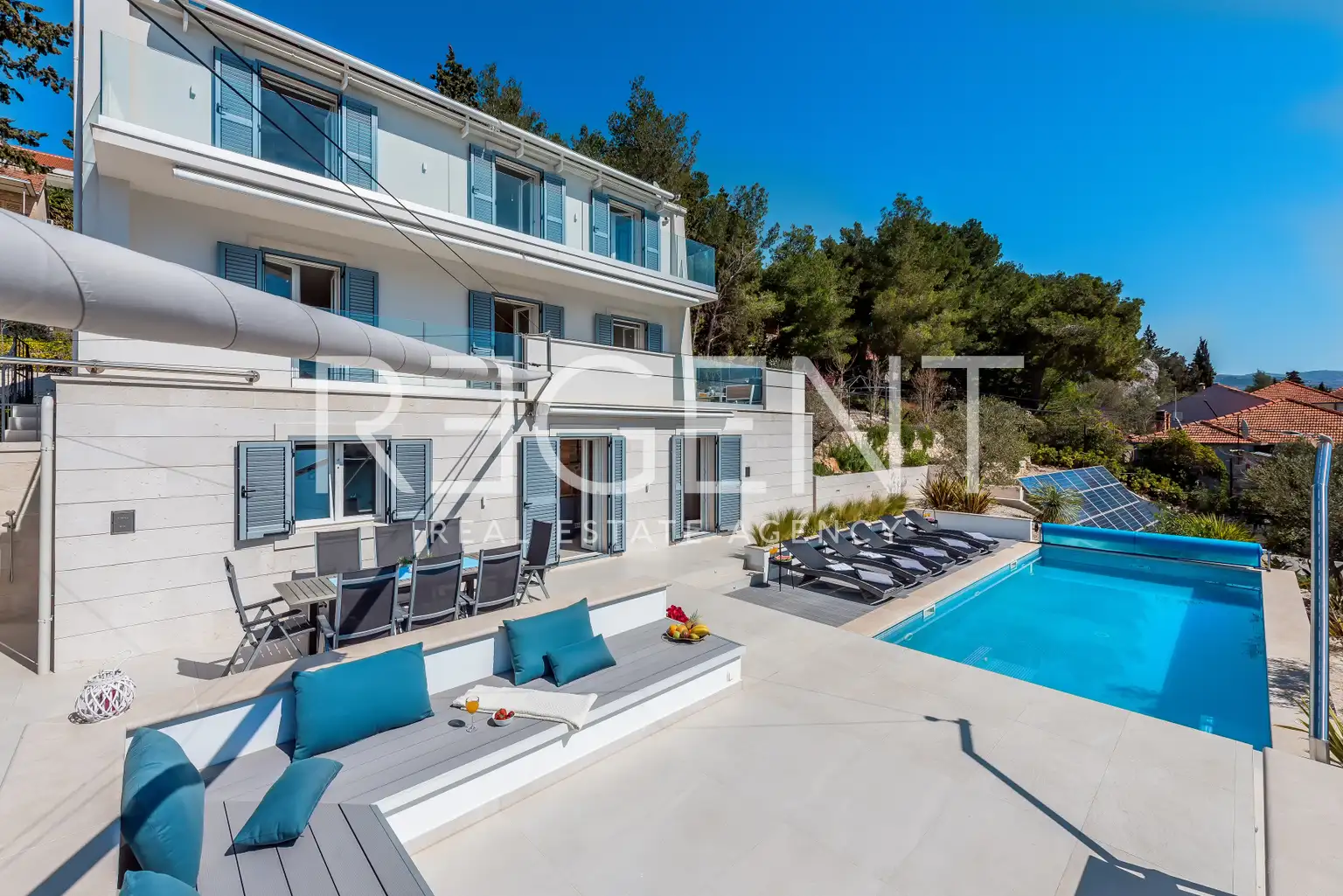 Milna, Brač – Luksuzna vila prvi red do mora s bazenom