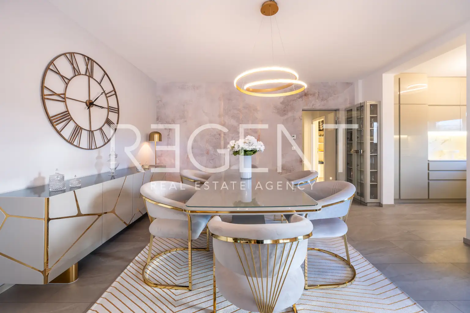 Záhřeb, Jelenovac – Moderní třípokojový byt s velkou terasou a garáží