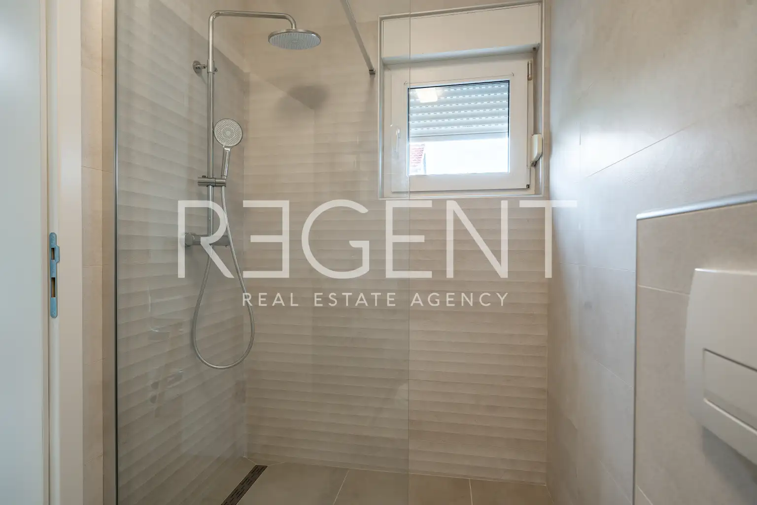 Vodice, Zatonska Straße - Doppelhaushälfte in ausgezeichneter Lage