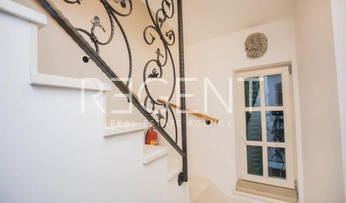 Šibenik, centrum – zrekonstruovaný kamenný dům se třemi apartmány