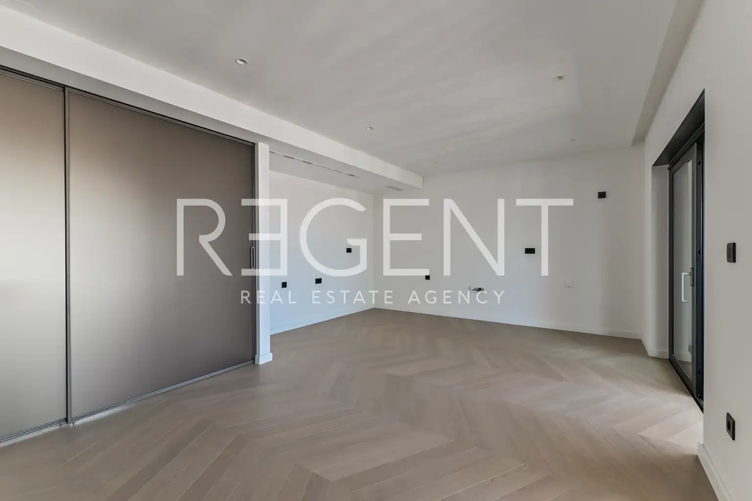 Zagreb, Nova cesta — četverosoban dvoetažni stan 164 m² s dvije garaže