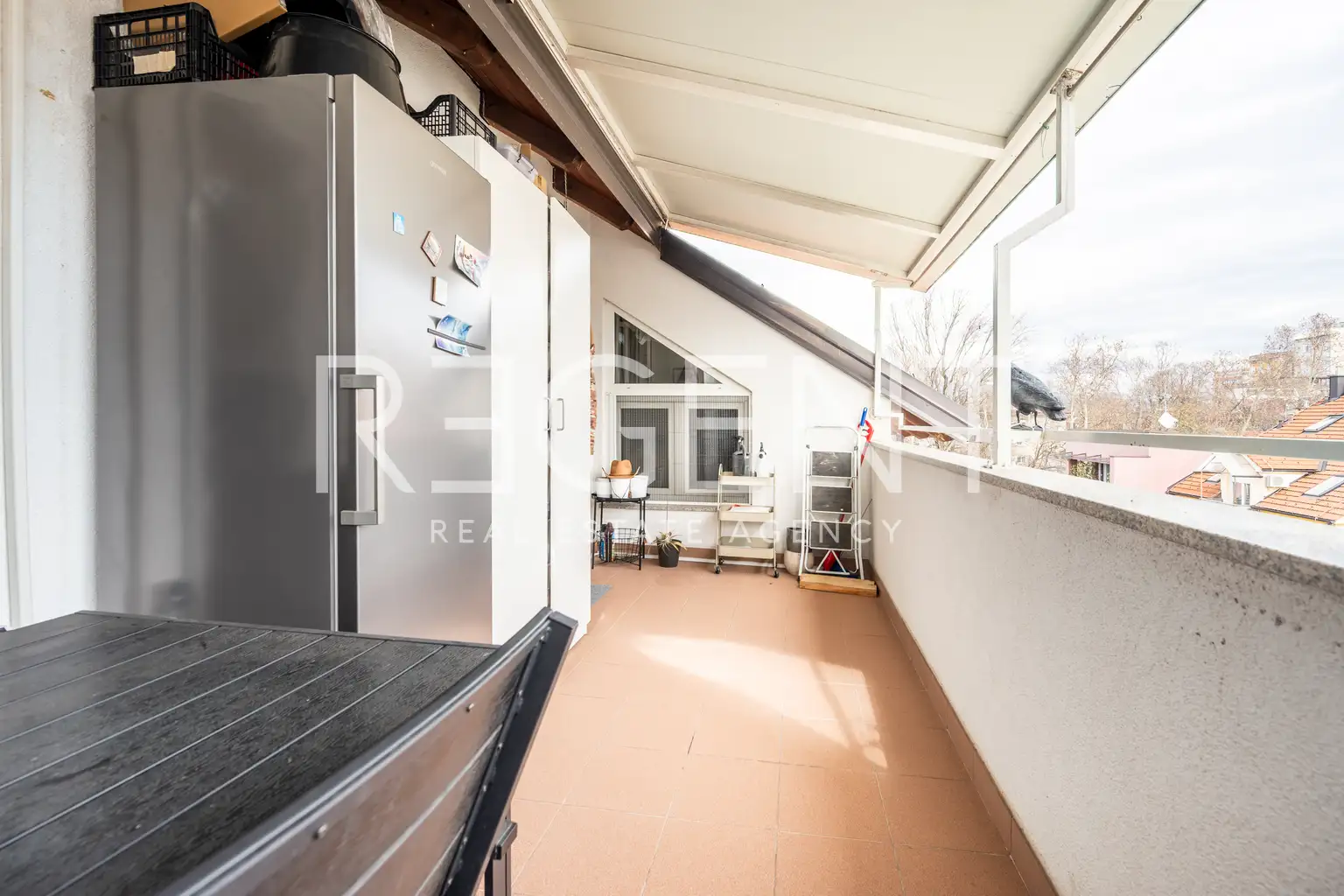 Zagreb, Voltino - Renoviran trosoban stan