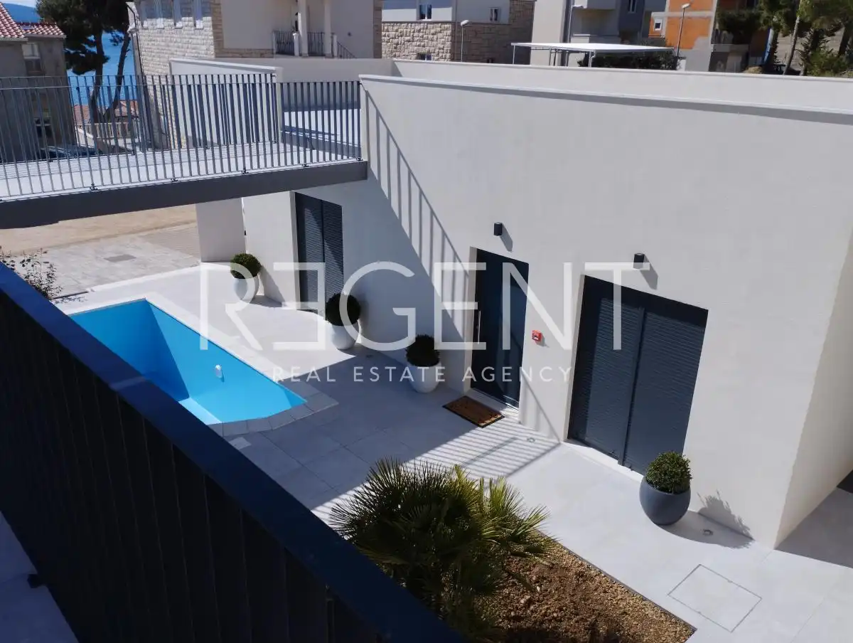 Split, Dugi Rat - Moderní vila s výhledem na moře