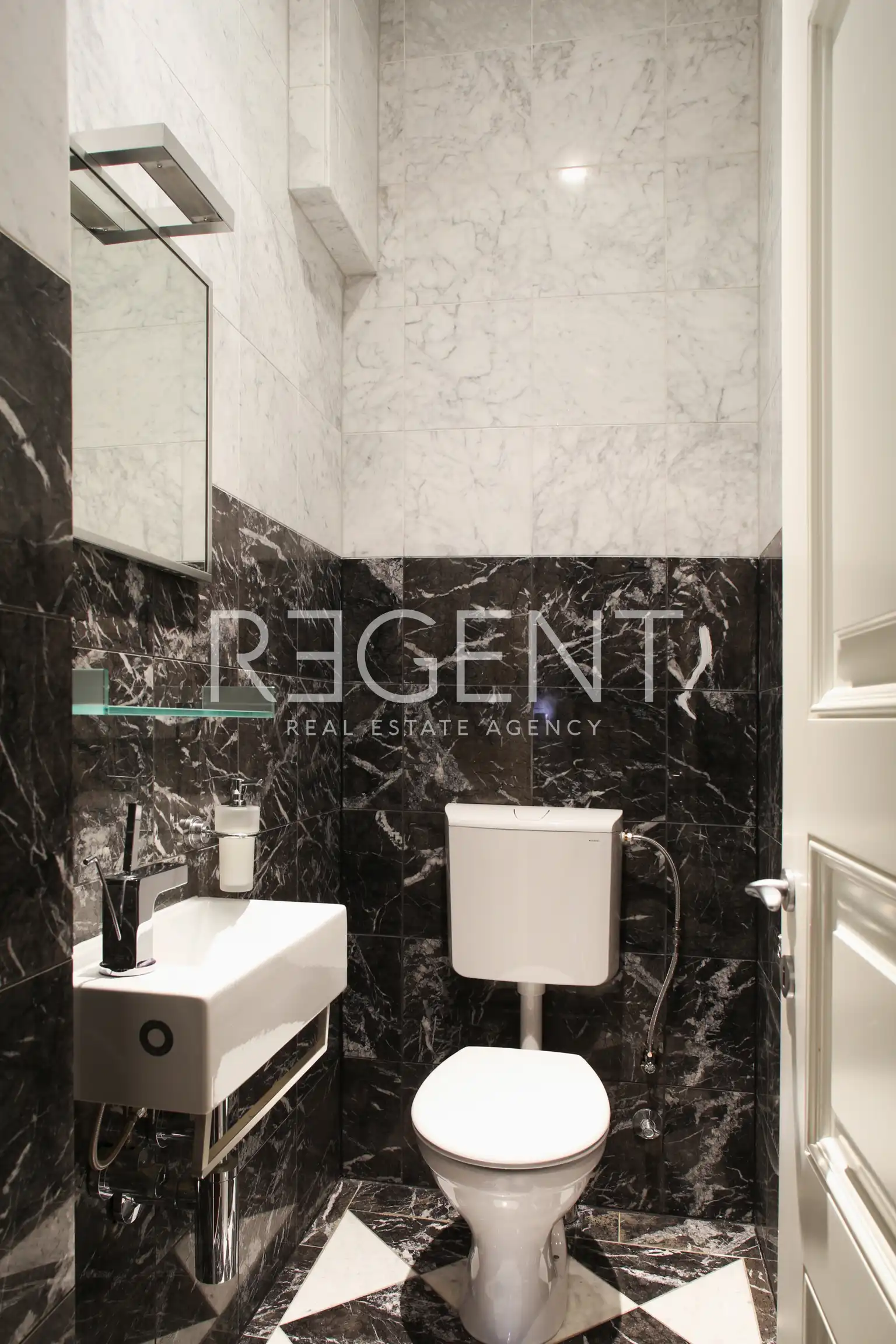 Zagreb, Donji grad, Marulićev trg – luksuzan ured od 280 m² za najam