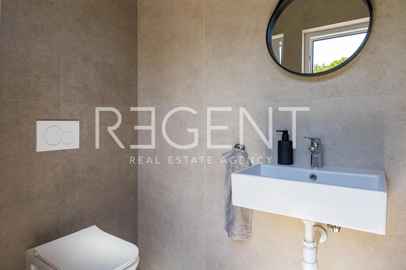 Istra, Krnica – Kuća s bazenom na parceli 780 m2