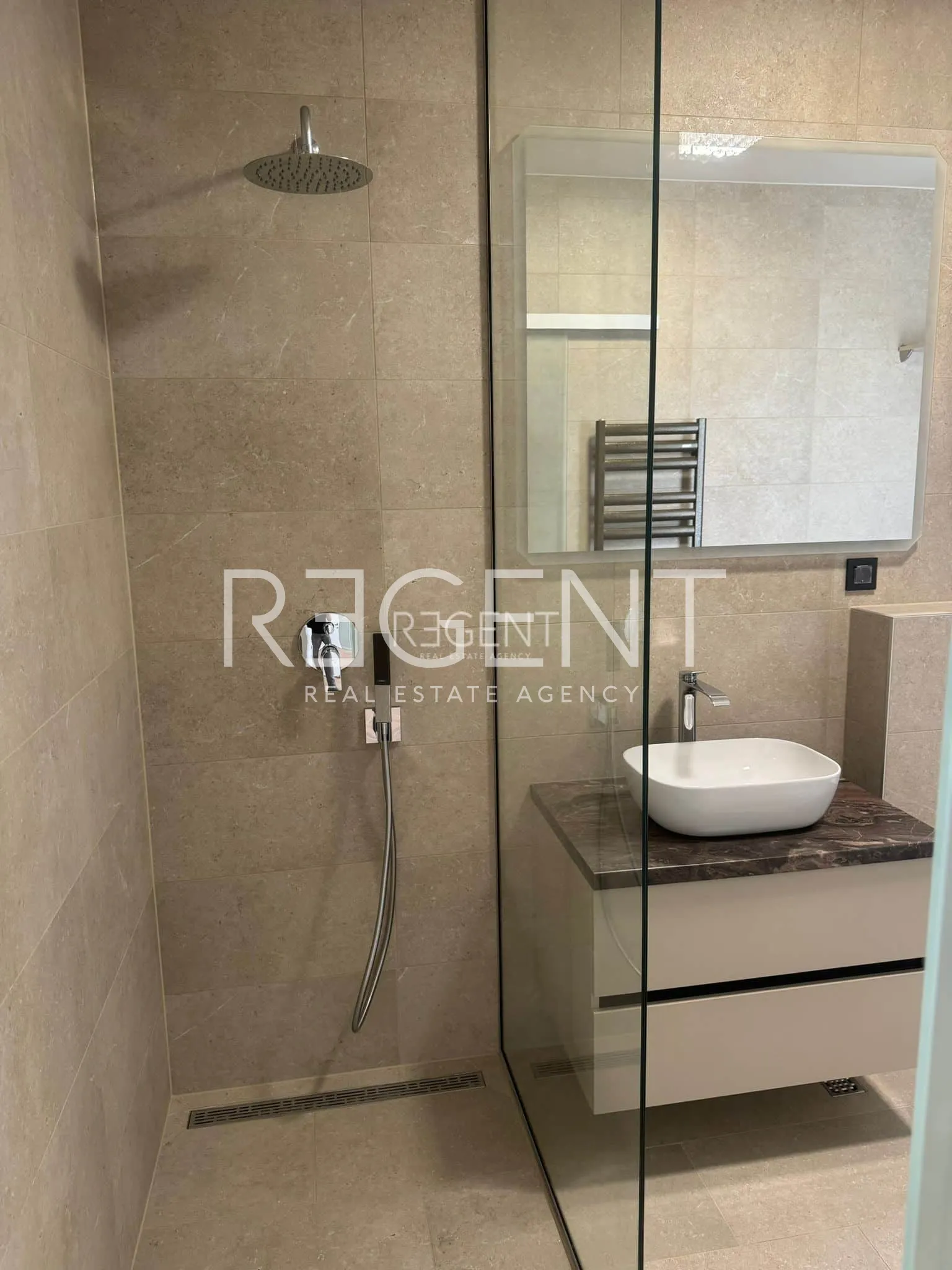 Záhřeb, Remete - Moderní penthouse 112 m2 k pronájmu