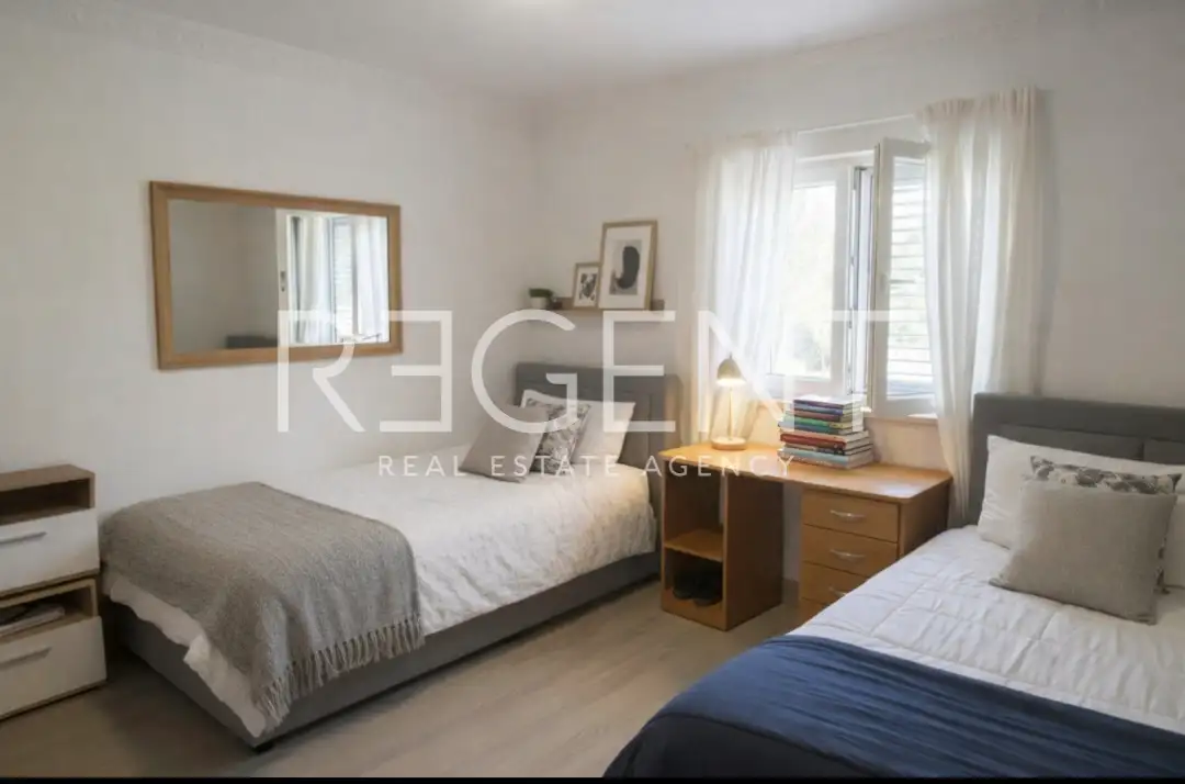 Pelješac, Orebić - Kuća s vrtom i tri stambene jedinice