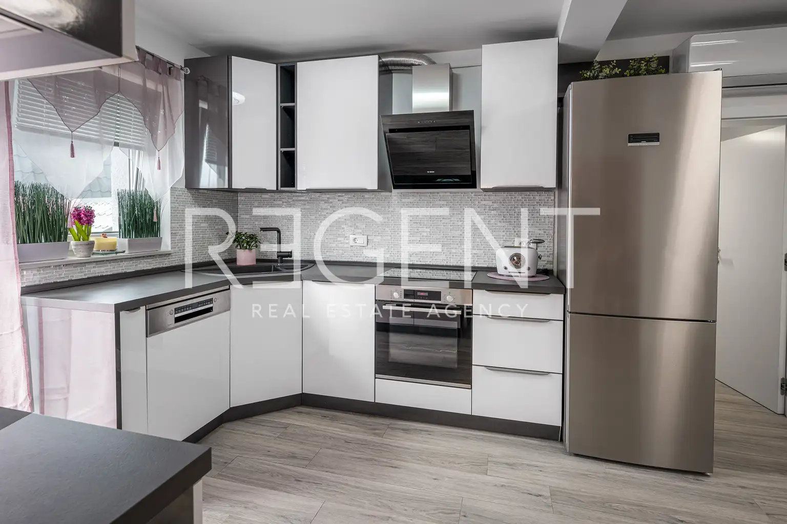 Kuća 340 m², Črnomerec — 2 stambene jedinice i poslovni prostor