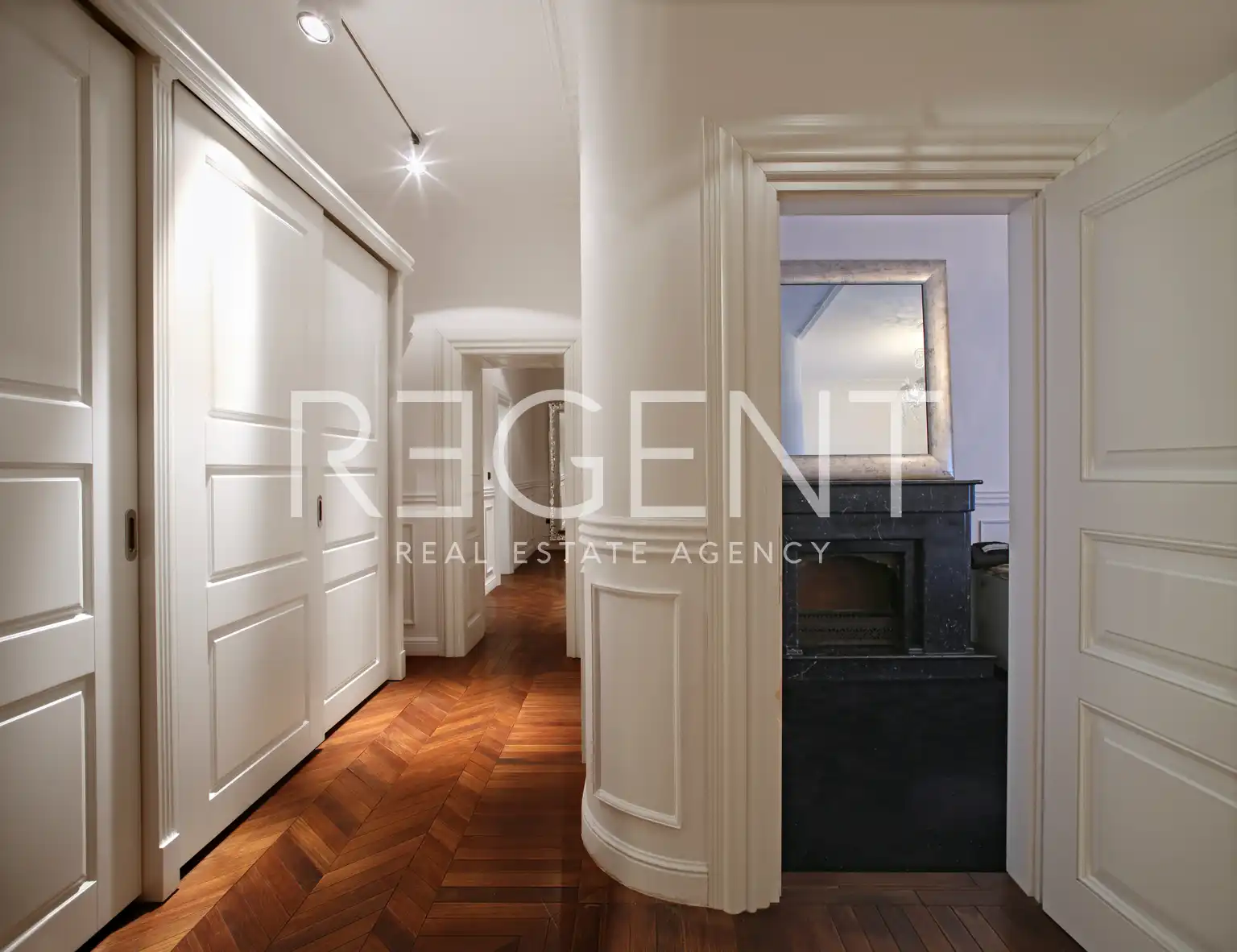 Zagreb, Donji grad, Marulićev trg – luksuzan ured od 280 m² za najam