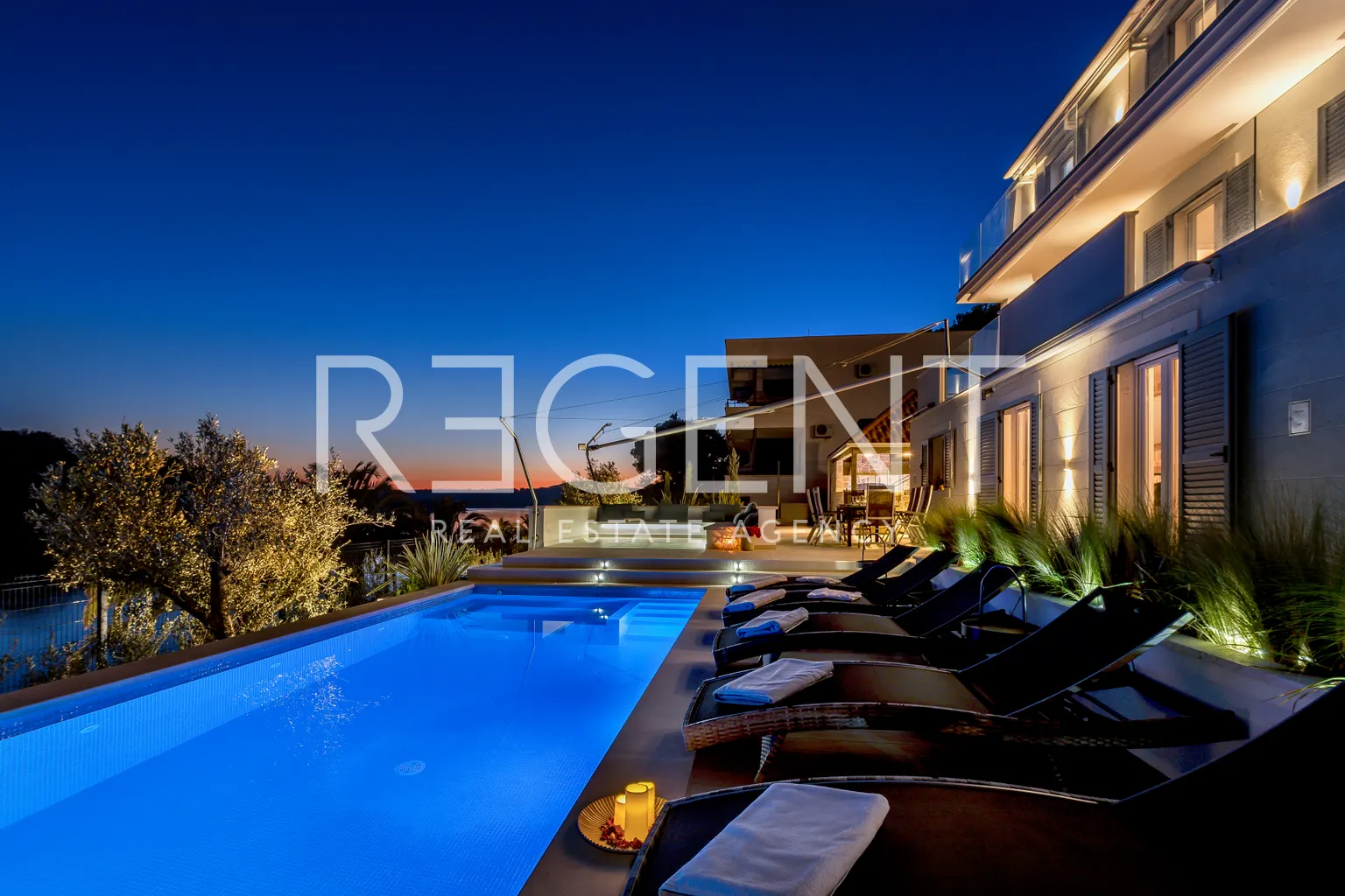 Brač, Milna - Moderna vila prvi red uz more, 264 m2