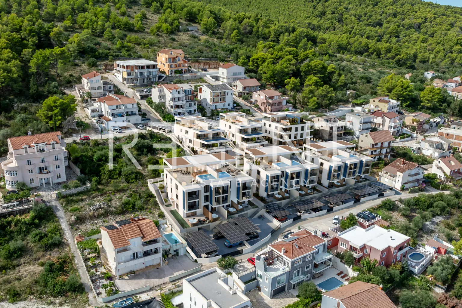 Trogir, Čiovo - Penthouse u luksuznom apartmanskom naselju u blizini mora 82 m2