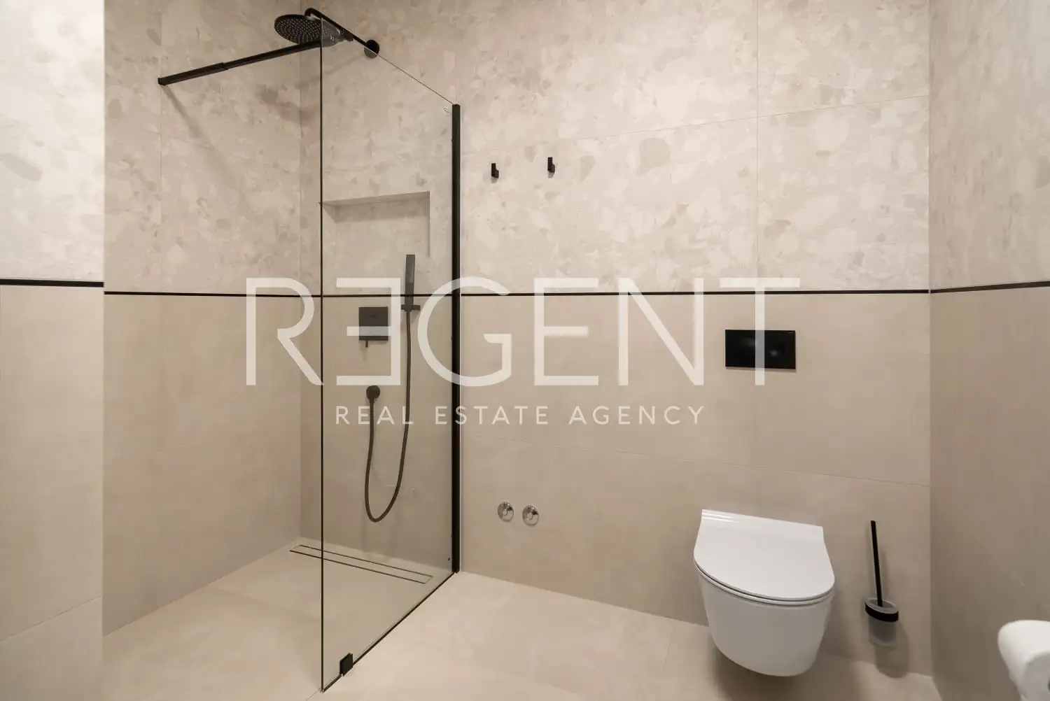 Podstrana - Moderná luxusná vila s bazénom a strešnou terasou