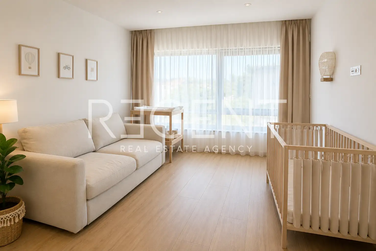 Vila 200 m², Pula — 3 spavaće sobe, grijani bazen, garaža, sauna