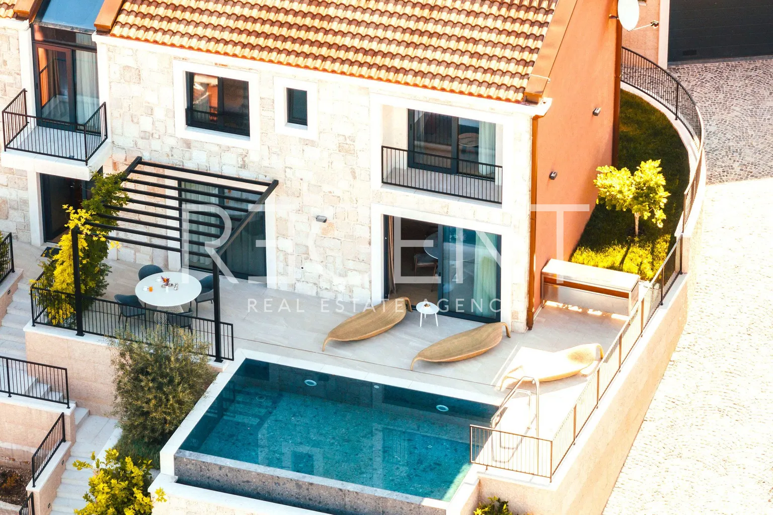 Dubrovník, Slano – Moderný kamenný dom pri mori