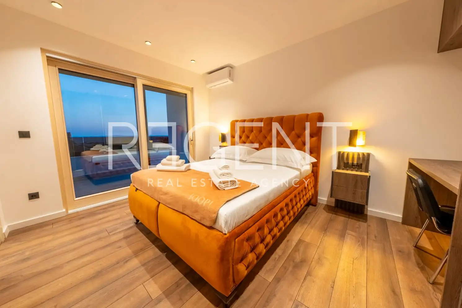 Split, Strožanac - Modern villa with sea view, pool and auxiliary building 50 m2