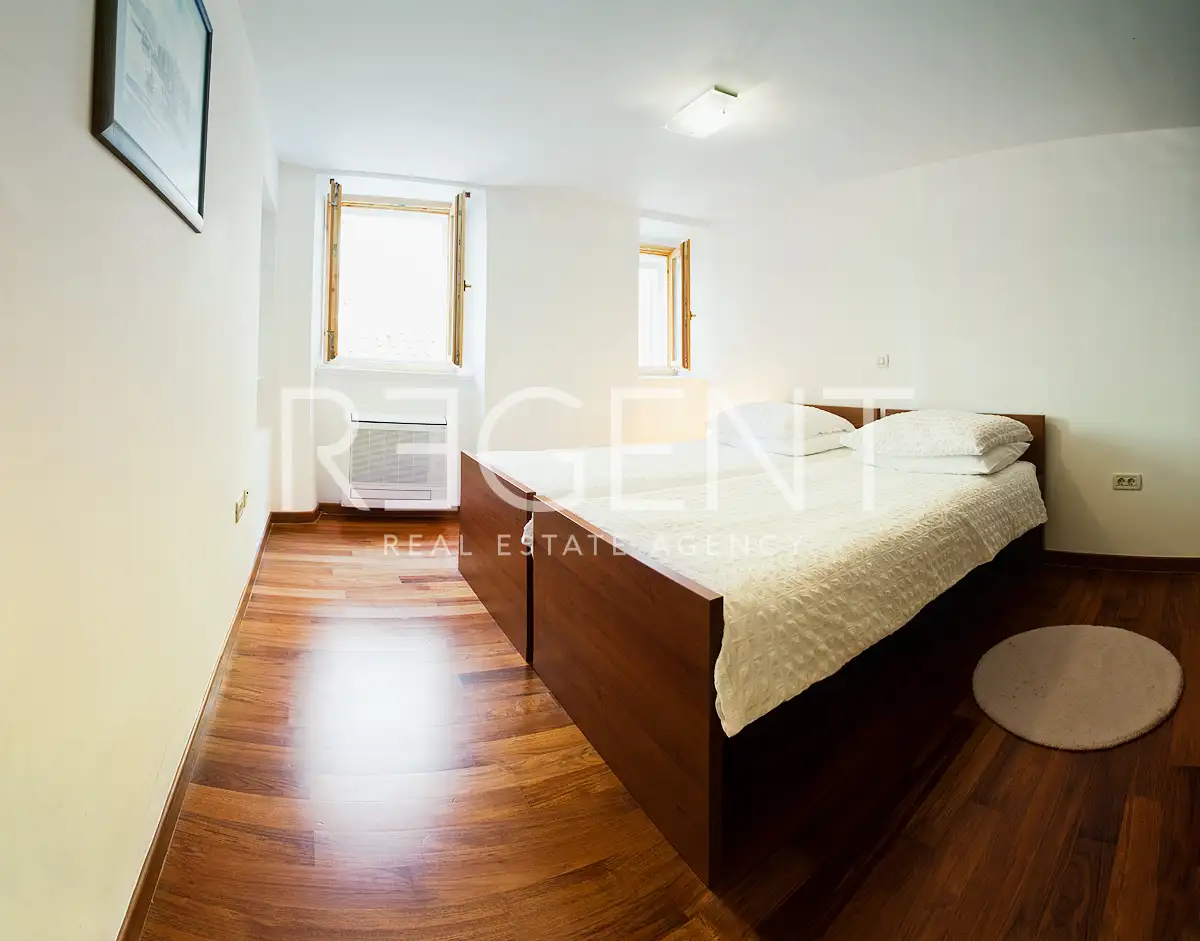 Split, Centar - Dvosoban stan sa pogledom na povijesnu jezgru grada