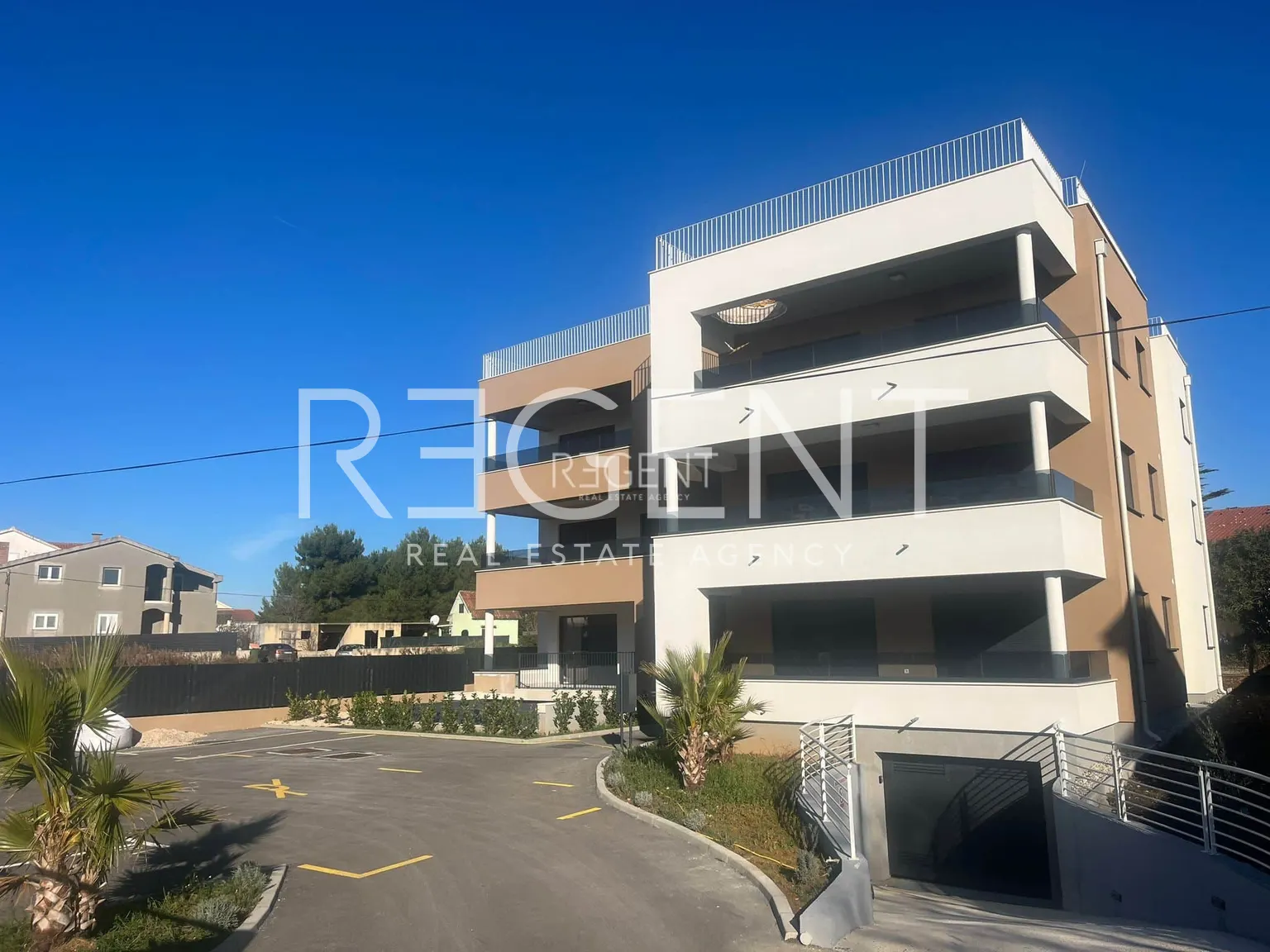 Zadar, Sukošan - Luxusný štvorizbový byt s bazénom 160 m2 novostavba