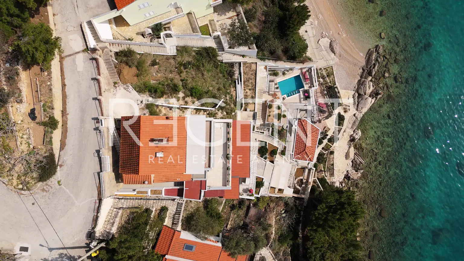 Omiš, Stanići – vila první řada u moře s velkým potenciálem