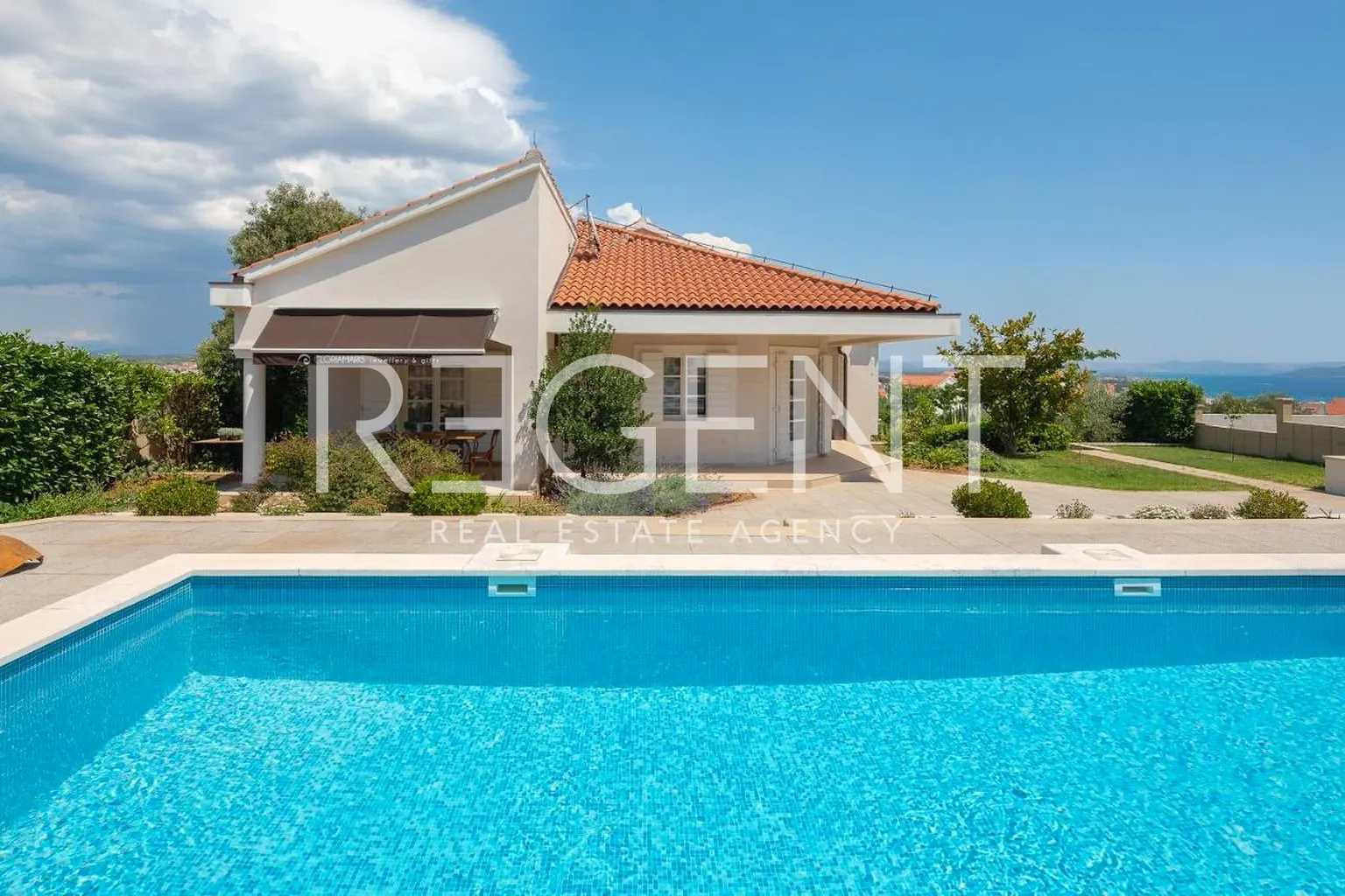 Istra, Poreč – Prostrana i elegantna vila s bazenom 400 m2