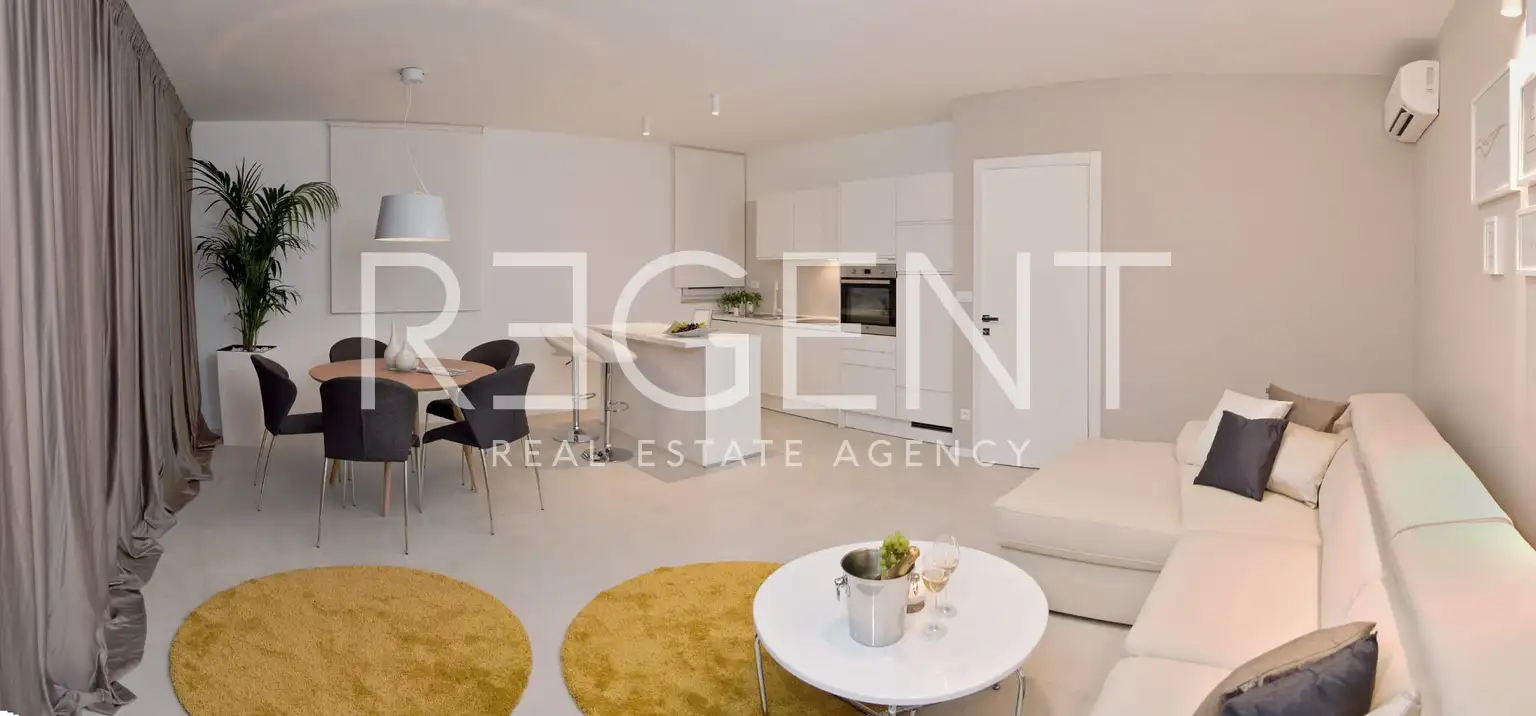 Split, Žnjan -  dvosoban s balkonom, drugi red od mora