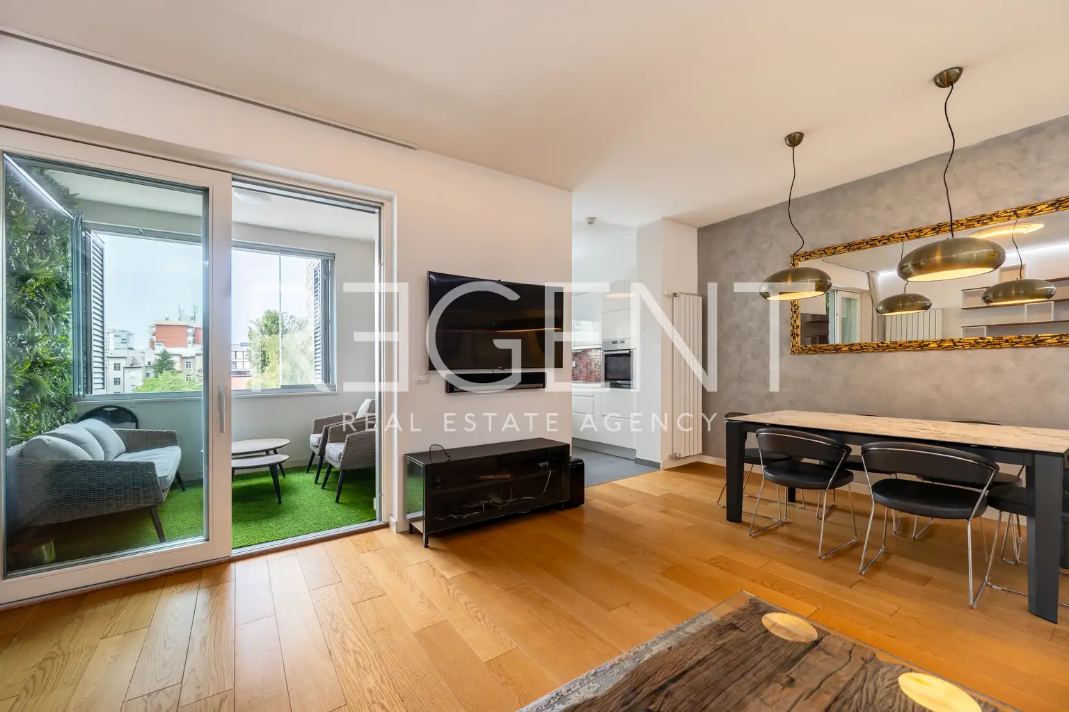 Stan 105 m², Grahorova — 3 spavaće sobe, dupla garaža, lift