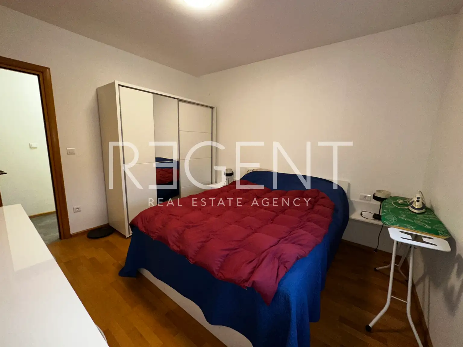 Split, Žnjan - Dvosoban stan 76 m2, prvi red do mora