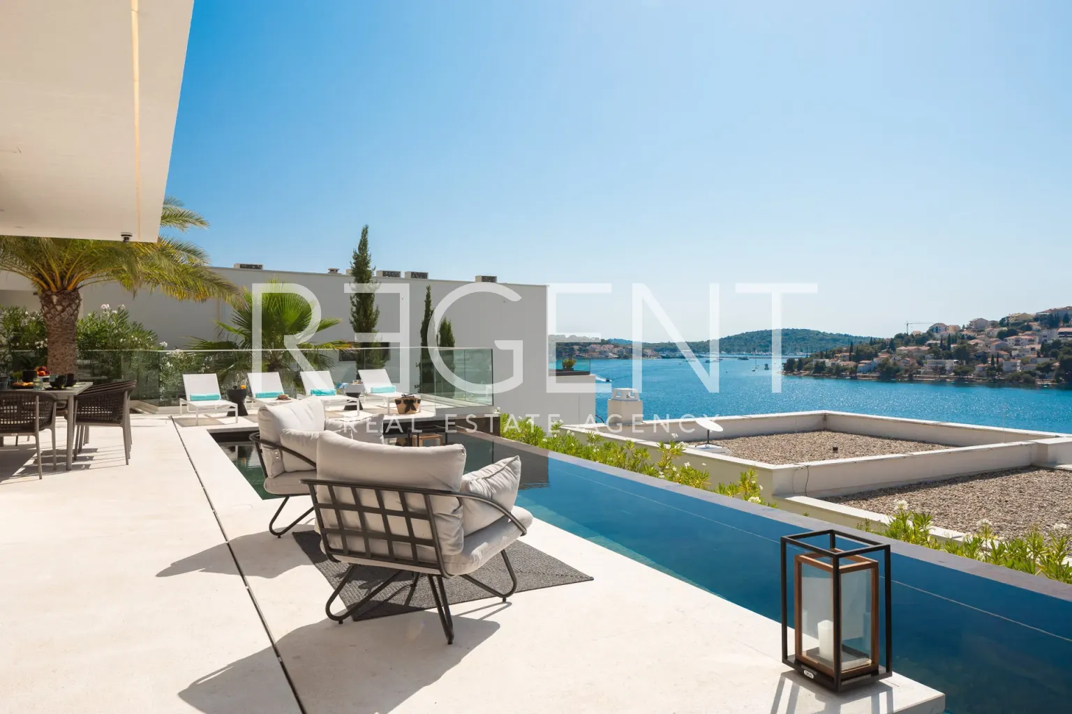 Šibenik, Rogoznica – Moderna vila s panoramskim pogledom na more