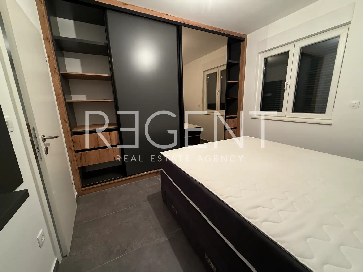 Trogir, Okrug Gornji - Two-bedroom apartment on the ground floor near the sea