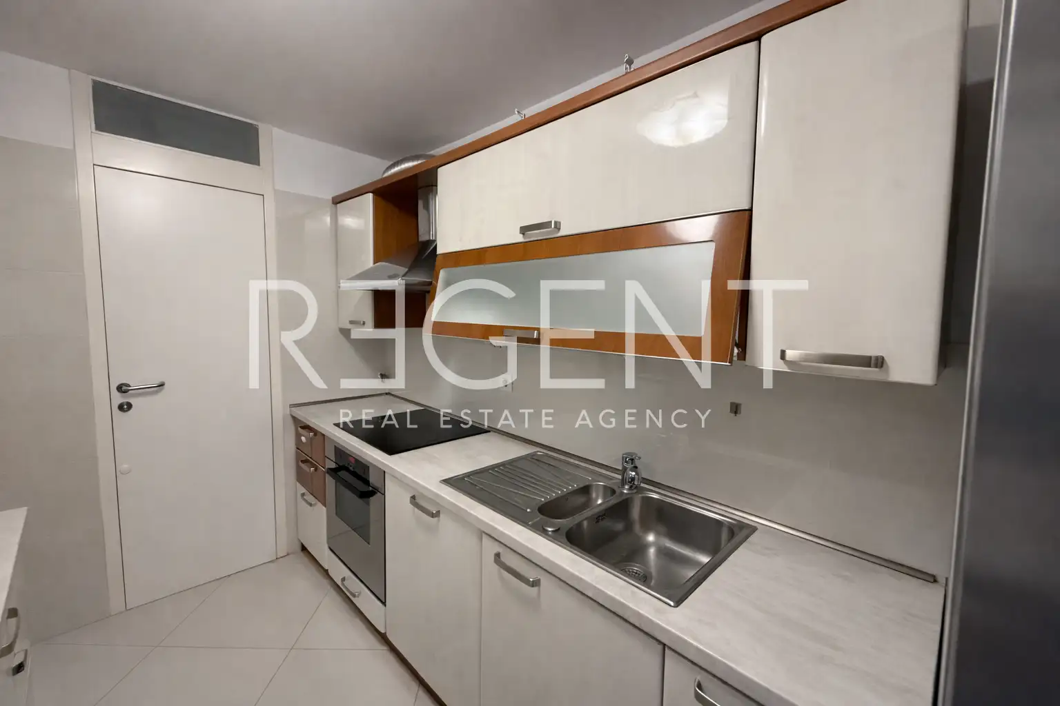 Zagreb, Centar – trosoban stan na izvrsnoj lokaciji za najam