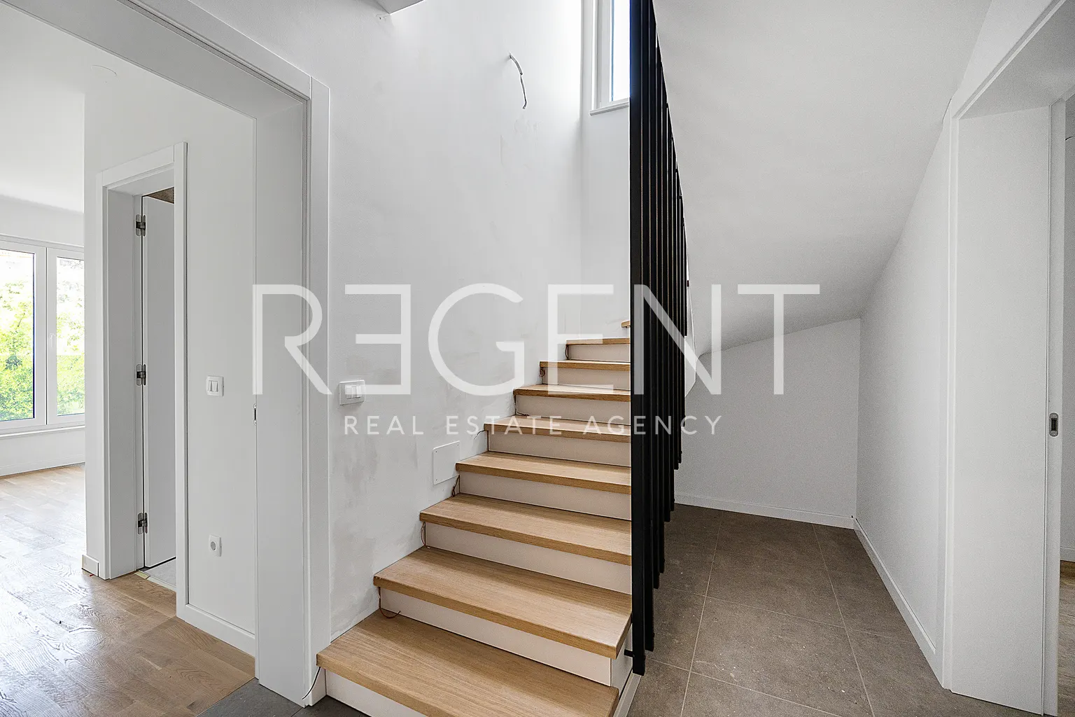 Istra, Tar - Ekskluzivan penthouse s krovnom terasom u novogradnji 130 m2