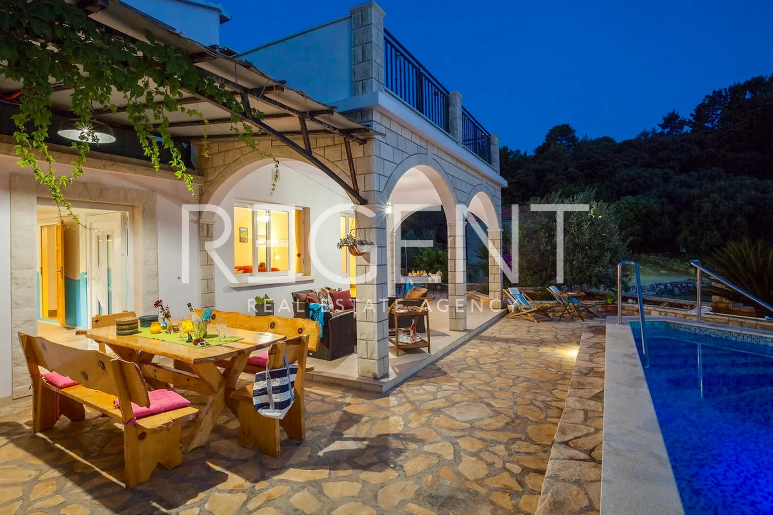 Ostrov Korčula – Okouzlující vila v zátoce s bazénem 460 m2