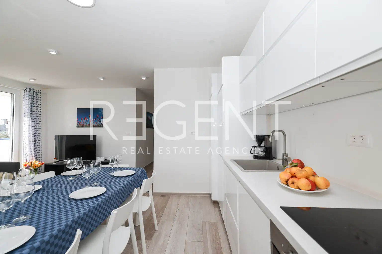 Privlaka - Dom szeregowy z basenem i tarasem na dachu.